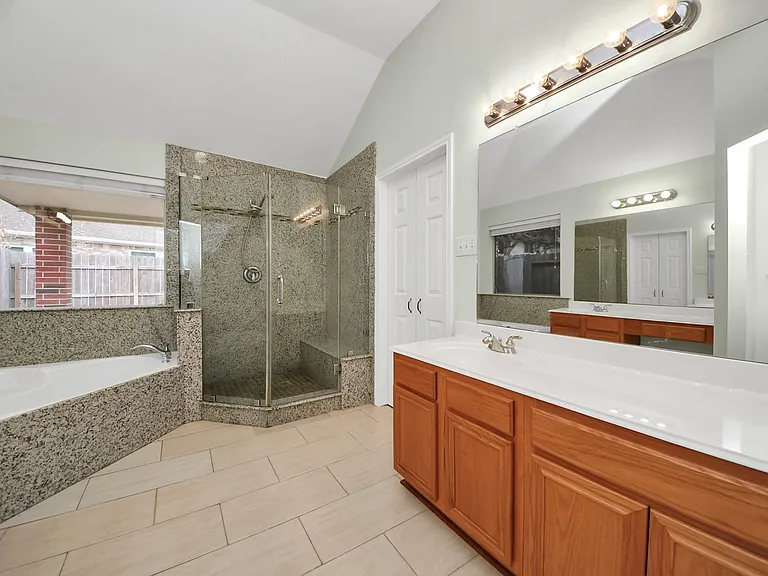 1103 Lake Shore Dr — Photo 16