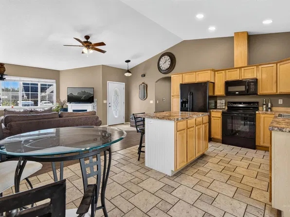 7718 Cedarbrook Dr, Nampa, ID 83687