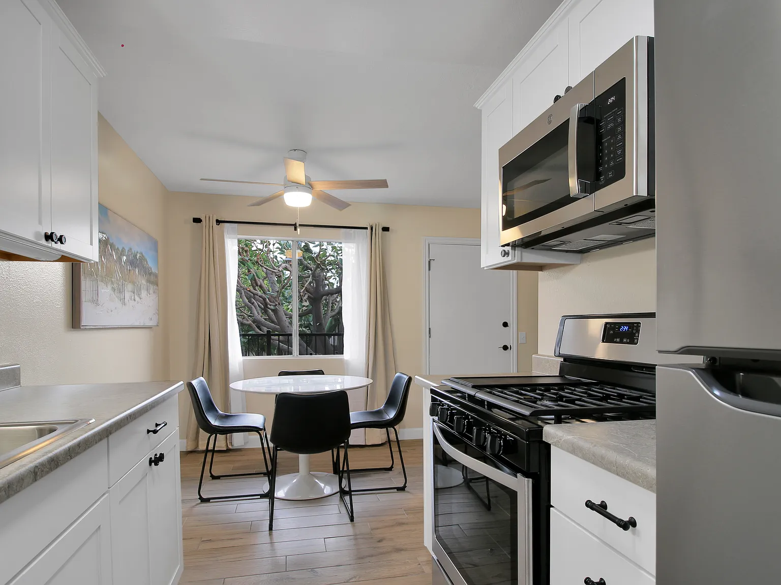 Meadowlark East Apartments — Photo 1