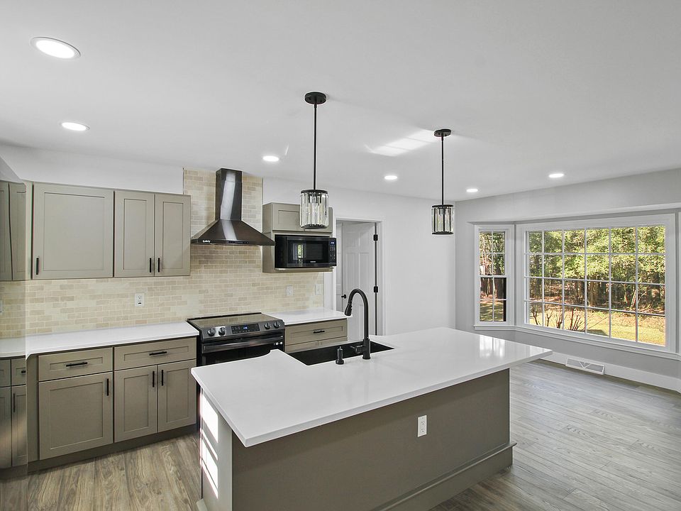 1st image of 305 Mayfield St