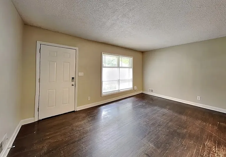 2728 Flagstone Dr SE — Photo 1