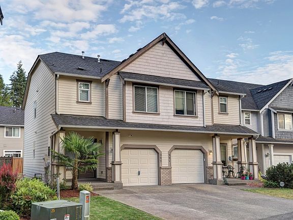 2nd image of 227 NE Miramar Cir