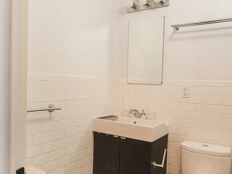 811 Halsey St #1 — Photo 10