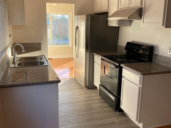3rd image of 410 Essex Ct
