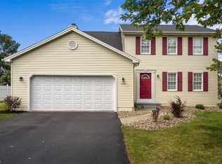 1266 Signature Dr, Austintown, OH