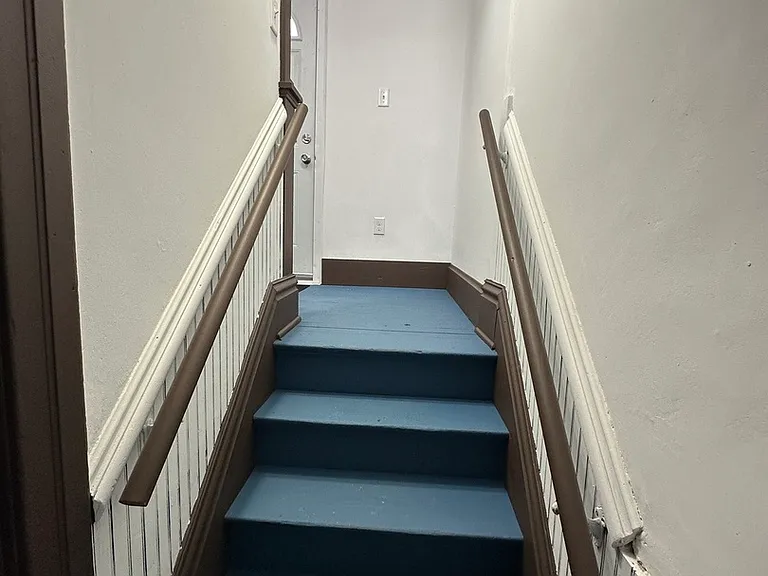 408 S Gardiner Ave #2 — Photo 5