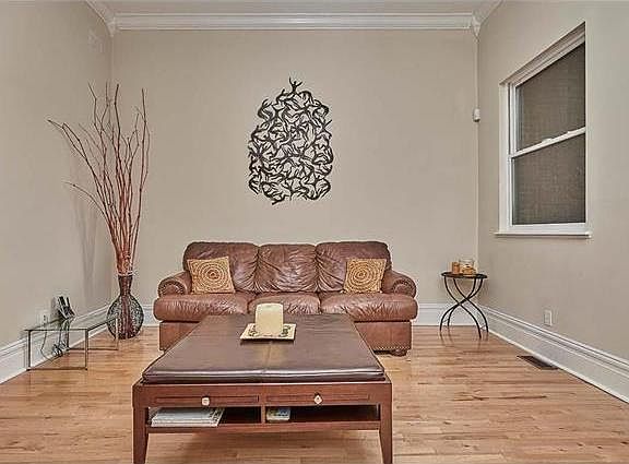 4th image of 2622 Lafayette Ave