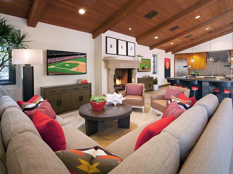 Woodbury Court Apartment Homes — Photo 17