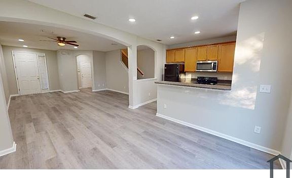 4th image of 3685 Creswick Cir #B
