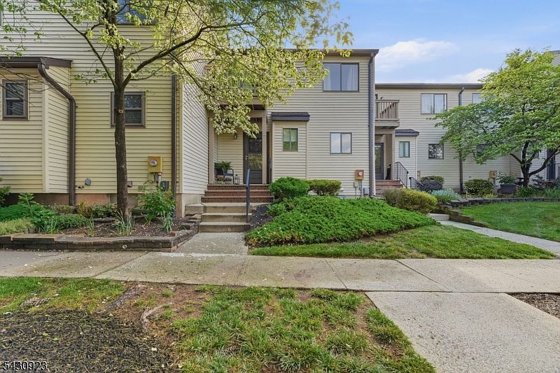 1st image of 10 Cedar Ct