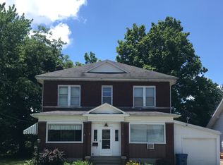 929 E Chestnut St, Olney, IL 62450