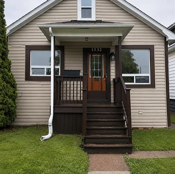 1532 Albert Rd — Photo 1