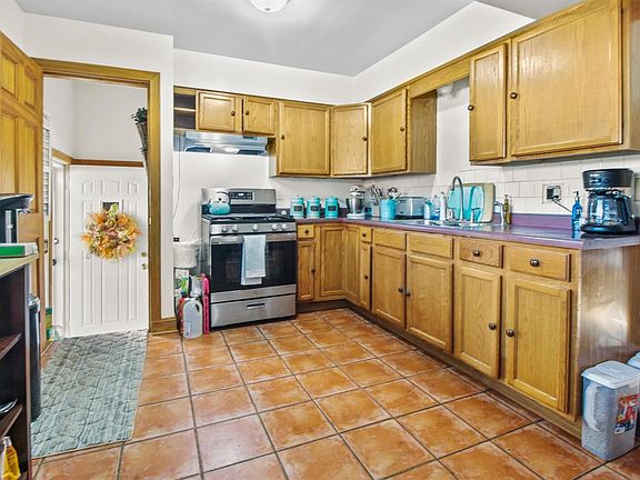 4th image of 2320 Vermillion St