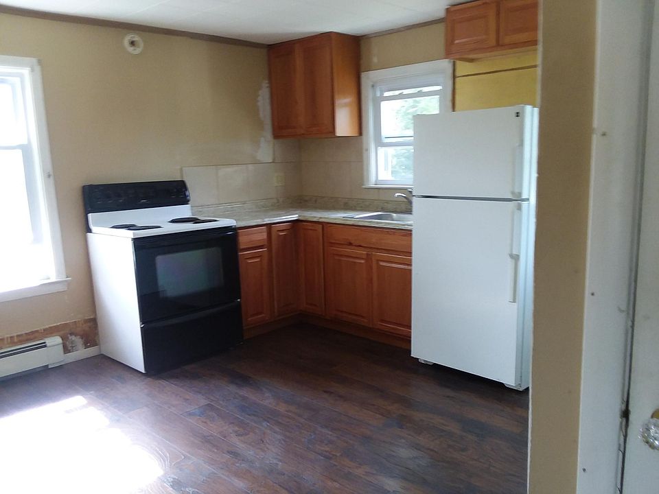 1st image of 4 McKenzie Dr