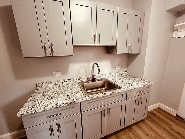 214 N Hall St — Photo 1