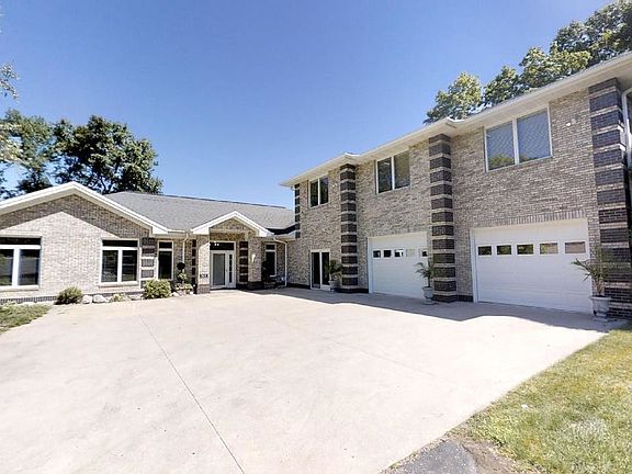 2nd image of 900 S Shore Dr