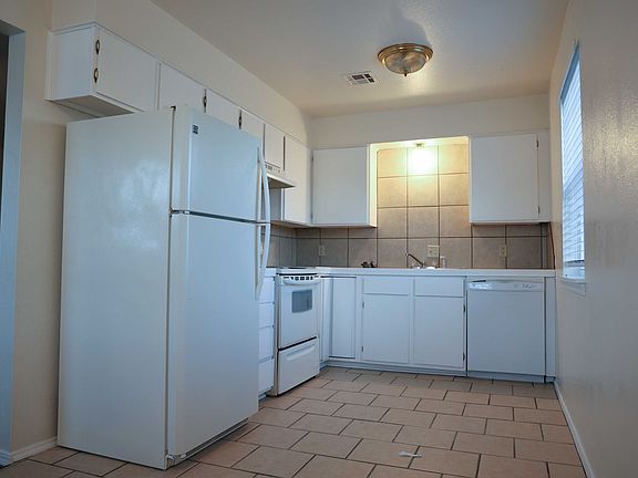 3rd image of 1816 Wren St #2