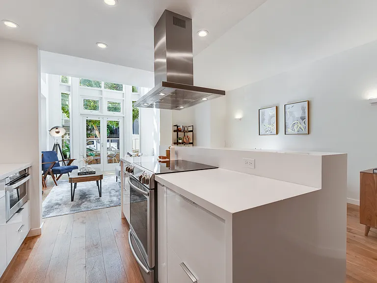 88 King St #110 — Photo 12