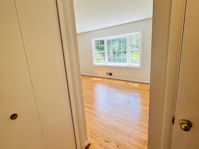 407 Anderson Ave — Photo 9