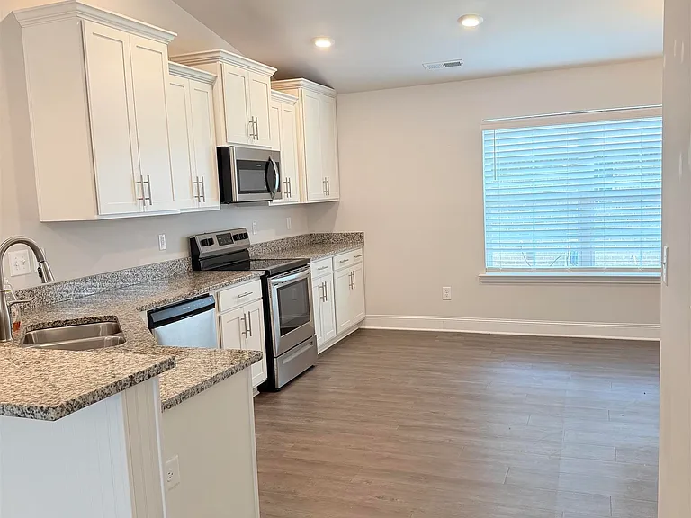 214 Alonzo Toney Dr — Photo 7