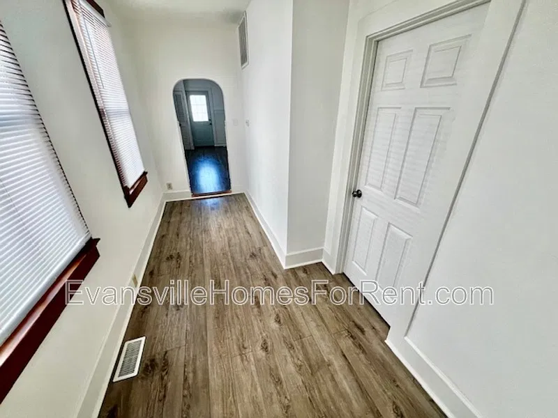 3 bed, 2.0 bath, 1808 sqft, $1,250 — Photo 3