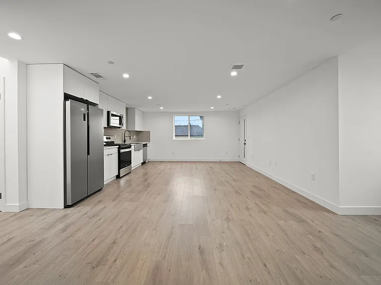 171 S Hoover St — Photo 35