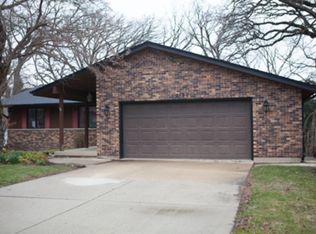 2198 Country Knoll Ln, Elgin, IL 60123