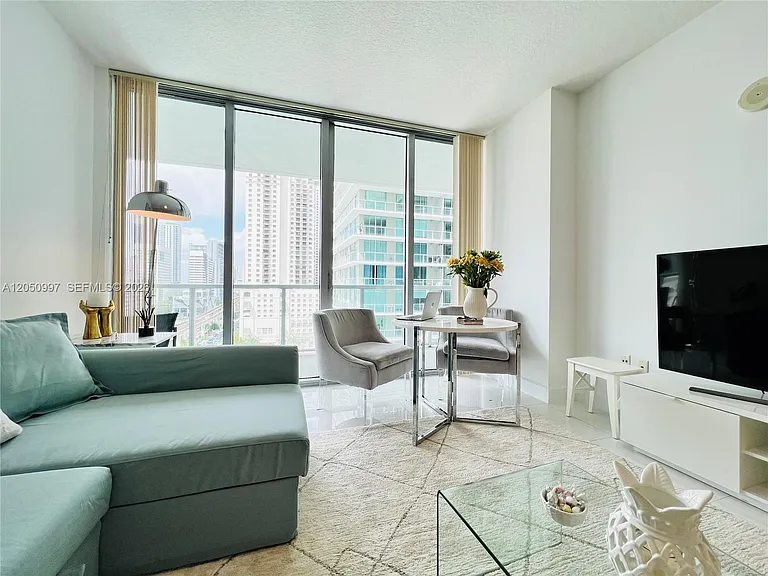 79 SW 12th St #1510 — Photo 4