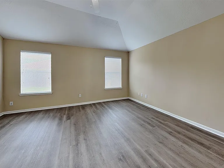 6530 Portlick Dr — Photo 10