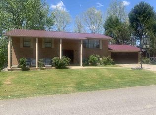 221 Huff St, Grayson, KY 41143