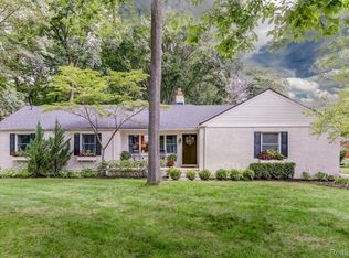 19911 Woodhill Dr, Northville, MI 48167