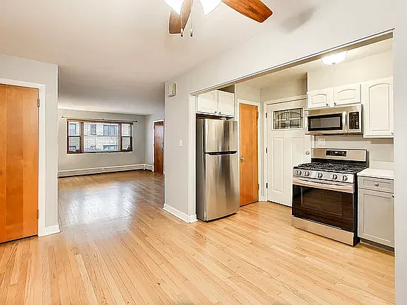 2 bed, 904 sqft, $2,200 — Photo 3