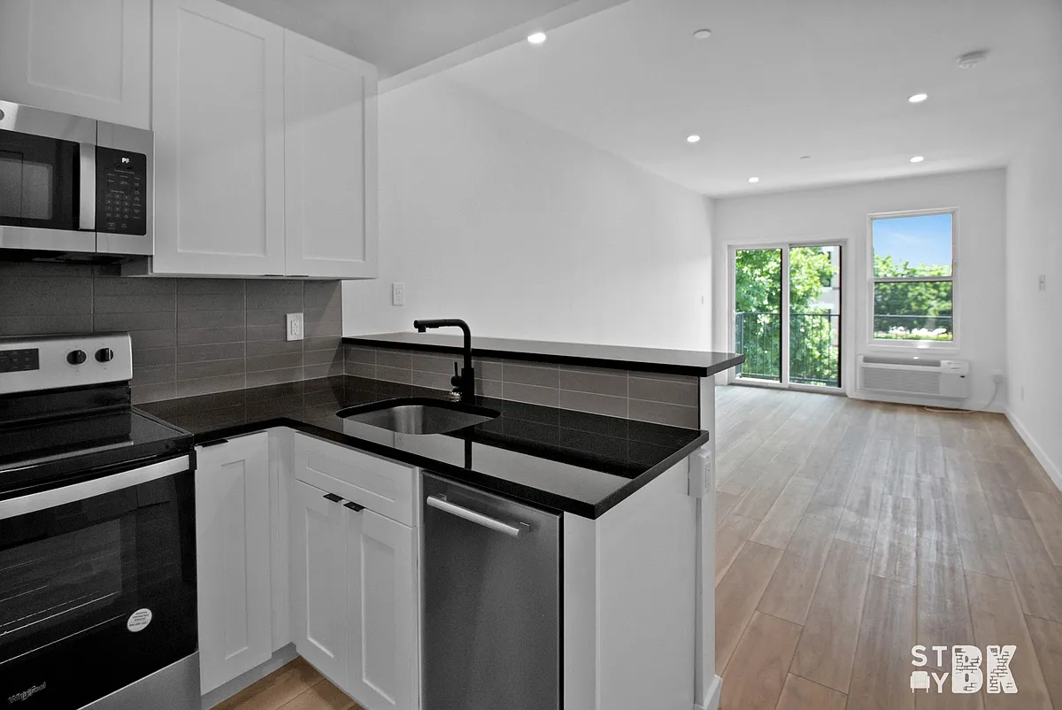 Building Photo - 194 Buffalo Ave #3E