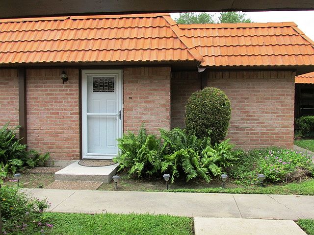 1st image of 1400 Palm Dr