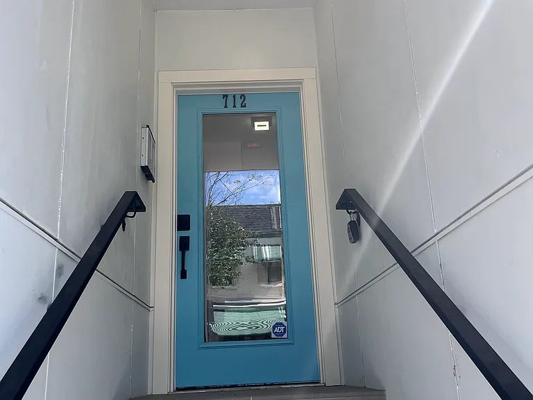 712 Girard St NW #2 — Photo 3