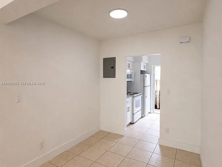 935 Bay Dr #9 — Photo 3