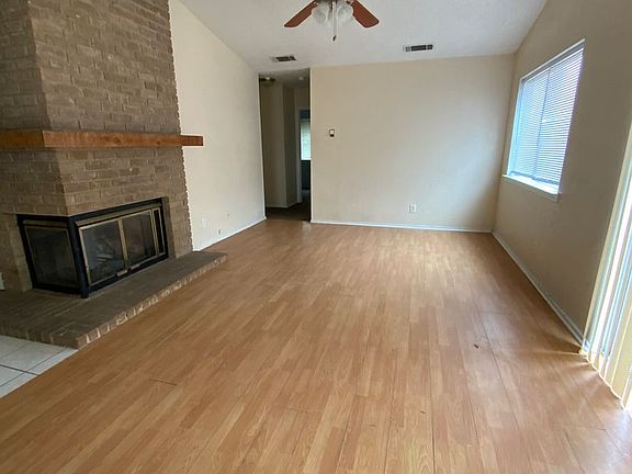 3rd image of 2203 Carousel Dr