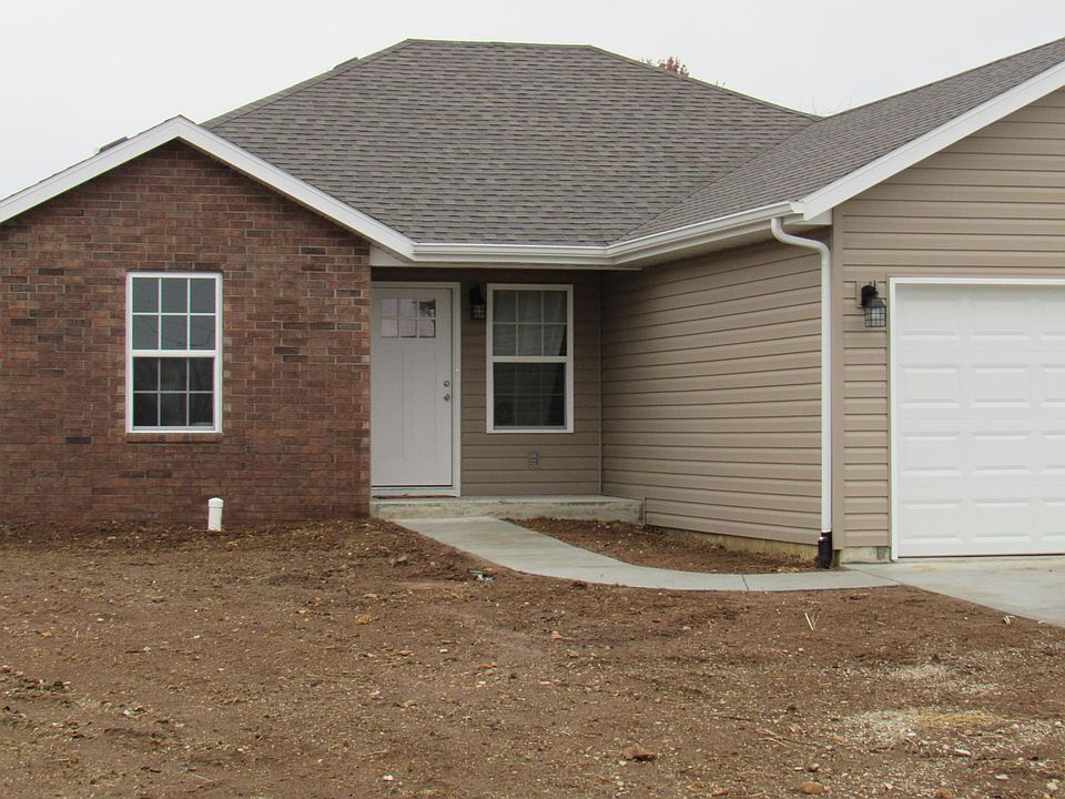 2nd image of 320 Town Loop