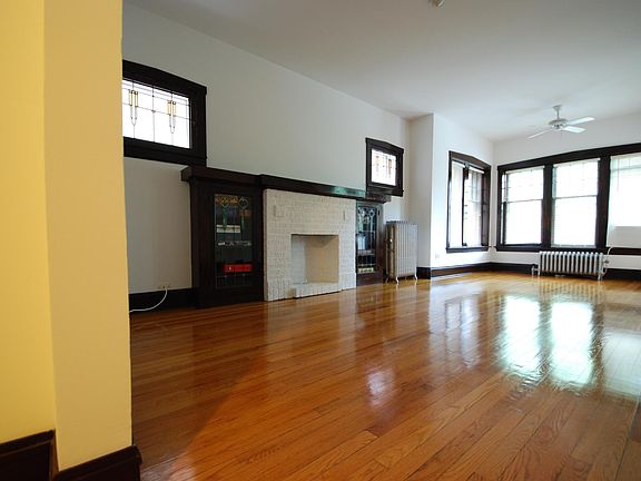 3rd image of 1251 W Thorndale Ave