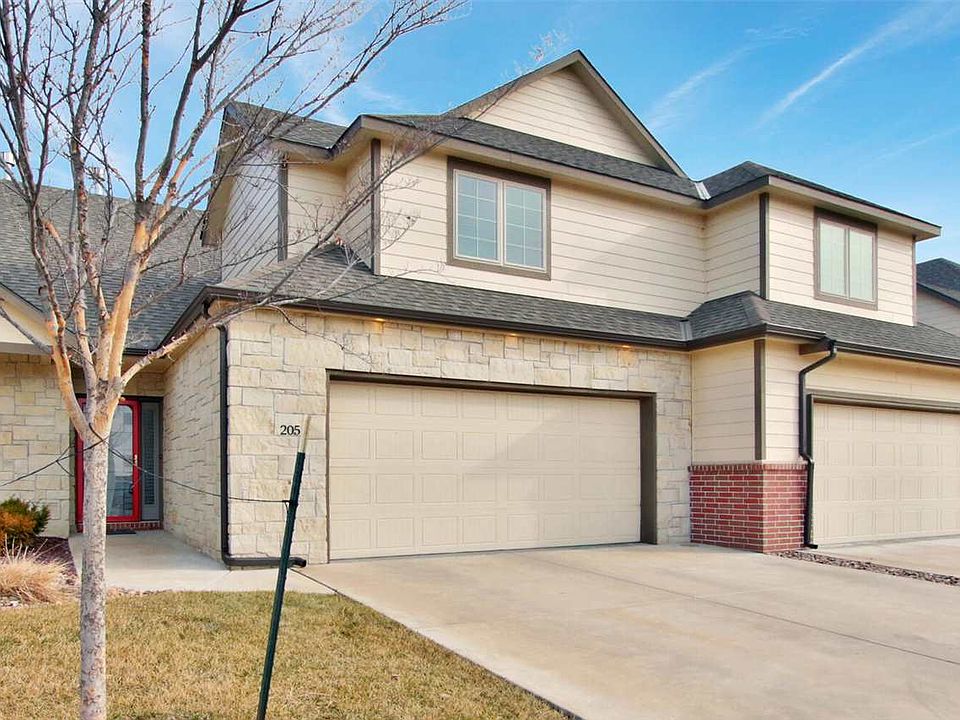1st image of 818 McCloud Cir #205