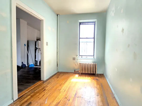 222 Metropolitan Avenue image 4 of 7