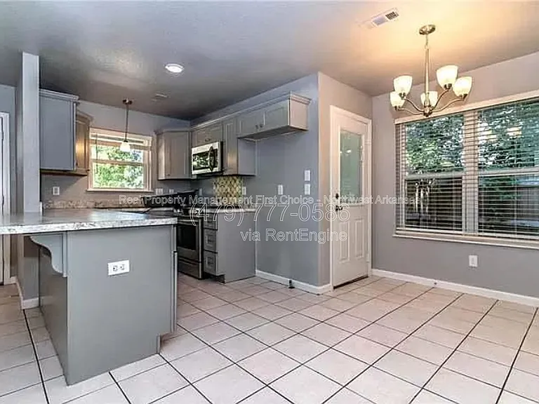 581 W Moan Pl — Photo 4