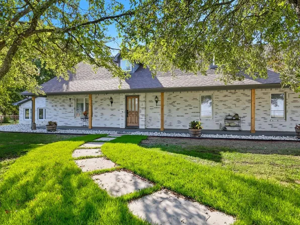 2309 Hillview Dr, Krum, TX 76249
