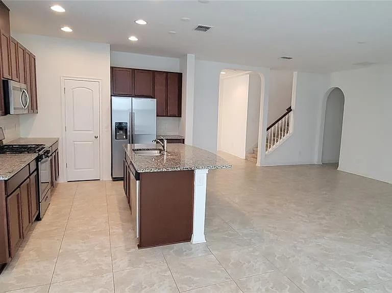 17398 Channel Way — Photo 3