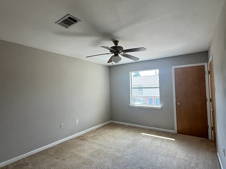 4253 Janet Ave #10 — Photo 11