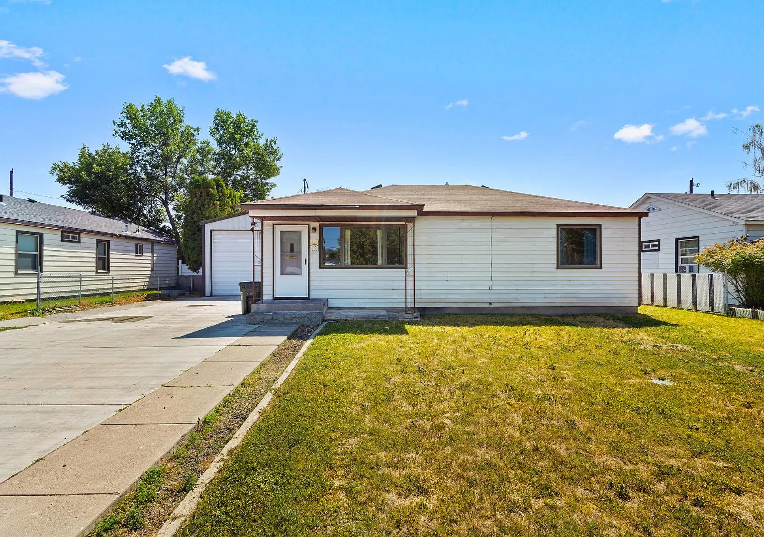 320 Clifford St — Photo 1