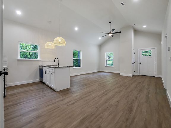 5th image of 210 Neal Dr