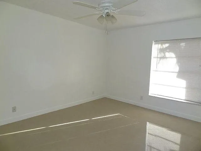 490 NW 20th St #112 — Photo 7