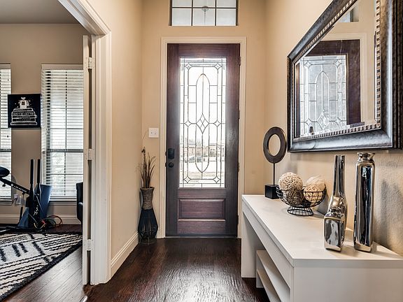 2nd image of 2409 Comal Ct