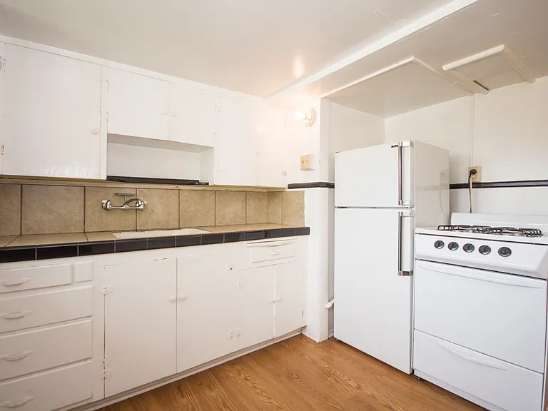 457 SW Washington Ave #7 — Photo 2